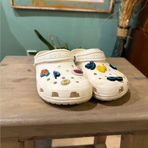 kids white crocs
comes with all gibbets shown
